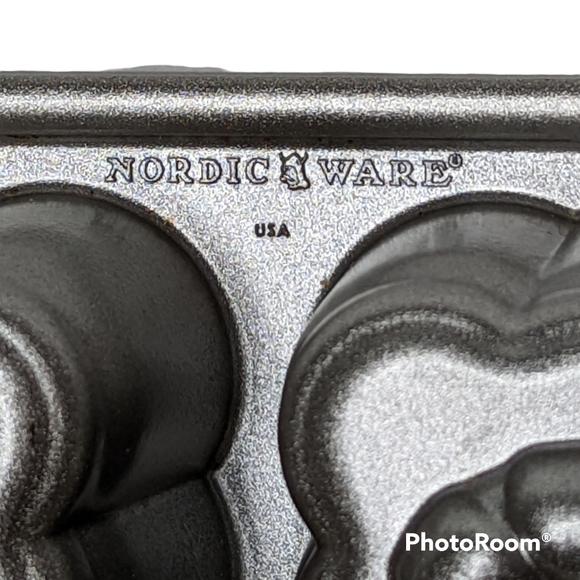 Nordic Ware Christmas Mini Loaf Pan Holiday Giving Treats Decorative Gifts - Picture 9 of 13